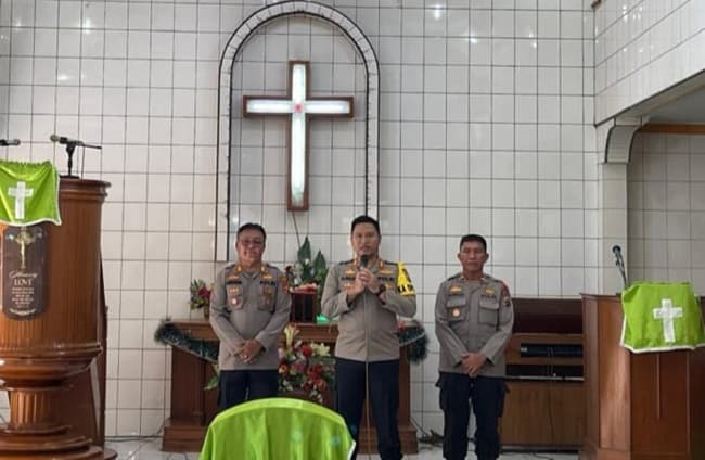 polres_sibolga_gelar_minggu_kasih_dan_berikan_bansos