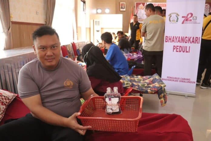 polres_simalungun_gelar_donor_darah_peringati_hari_bhayangkara_ke_78