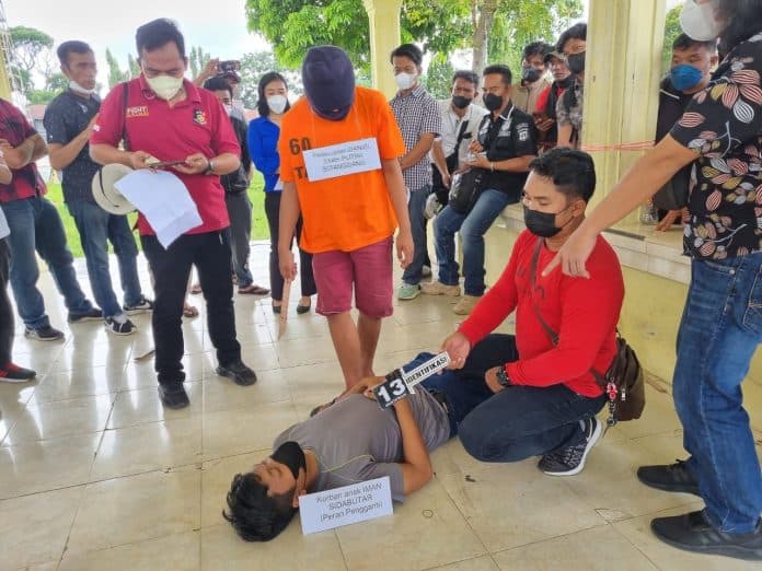 polres_simalungun_gelar_rekonstruksi_kasus_pembunuhan_di_saribudolok