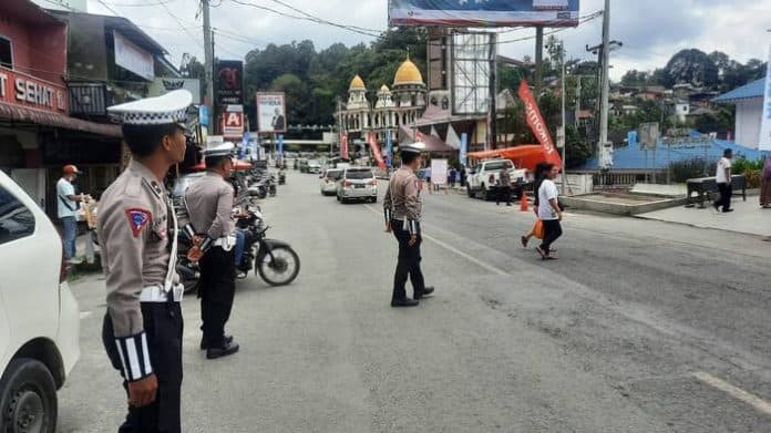 polres_simalungun_kerahkan_111_personel_amankan_aquabike_di_parapat