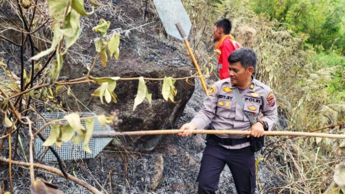 polres_simalungun_selidiki_penyebab_kebakaran_lahan_10_hektar_di_dolok_maria
