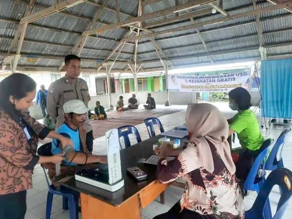 polres_tanah_karo_sampaikan_pesan_kamtibmas_pada_pemeriksaan_kesehatan_gratis_di_desa_binaan