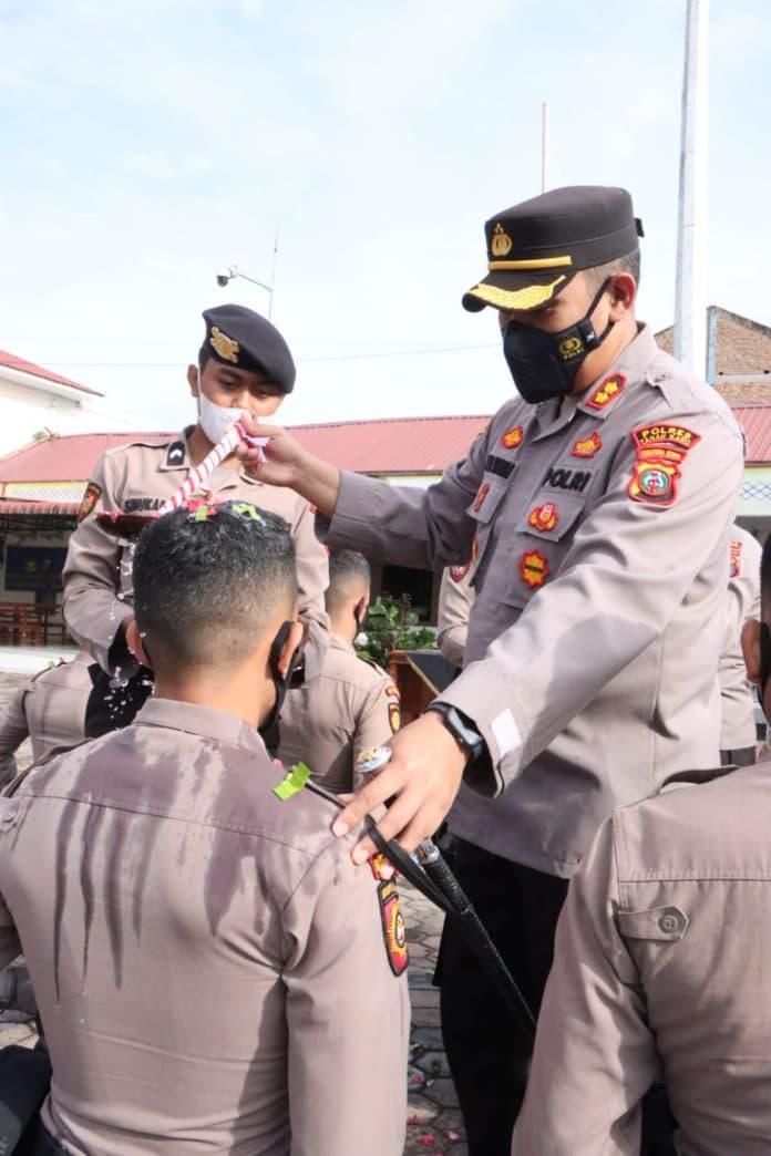 polres_tanah_karo_terima_15_personel_bintara_remaja_dan_3_unit_kendaraan_dinas