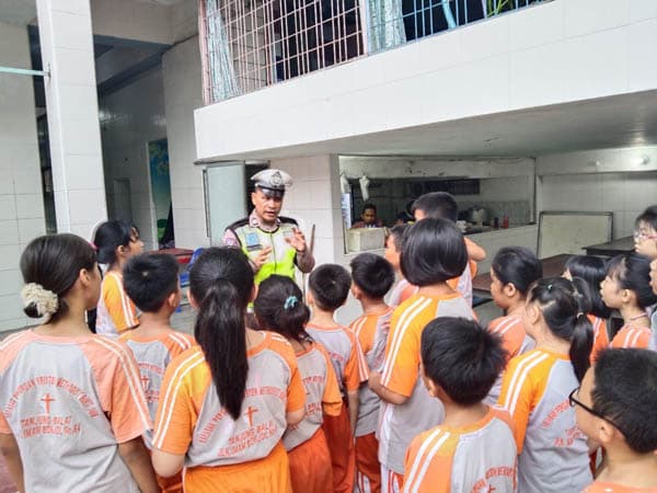 polres_tanjung_balai_edukasi_tertib_lalu_lintas_kepada_murid_yp_methodist_2