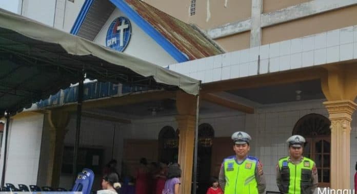 polres_tanjung_balai_lakukan_pengamanan_gereja_ibadah_minggu