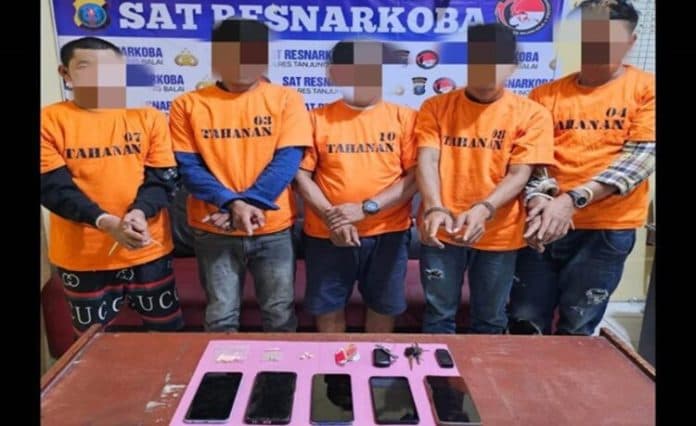 polres_tanjung_balai_ringkus_5_tersangka_kasus_ekstasi_dalam_1_hari