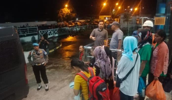 polres_tanjungbalai_amankan_proses_pemulangan_36_wni_yang_dideportasi_malaysia