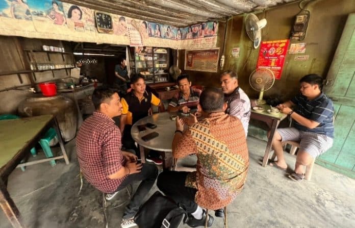 polres_tanjungbalai_galakkan_jumat_curhat_di_warkop