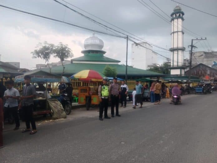polres_tanjungbalai_gerahkan_personel_jaga_keamanan_shalat_jumat