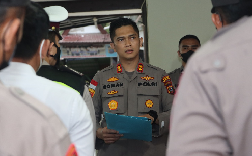 polres_tapsel_wajibkan_helm_sni_bagi_pengendara_motor