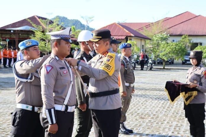 polres_tapteng_apel_gelar_pasukan_ops_lilin_toba_2024_dan_terjunkan_206_personel