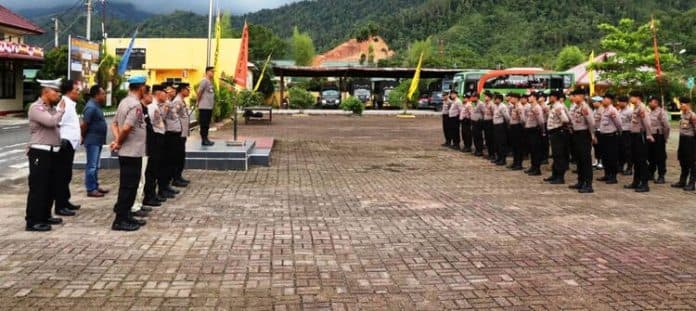 polres_tapteng_berangkatkan_personel_bko_ke_polres_madina