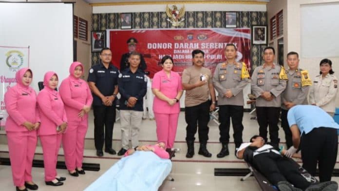 polres_tapteng_kumpulkan_45_kantong_darah_dari_pendonor