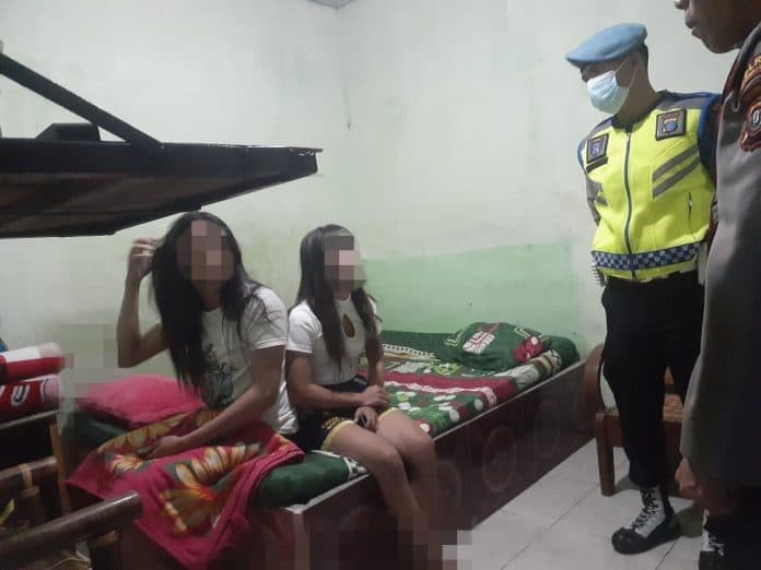 polres_taput_jaring_3_pasangan_bukan_suami_istri_dari_penginapan