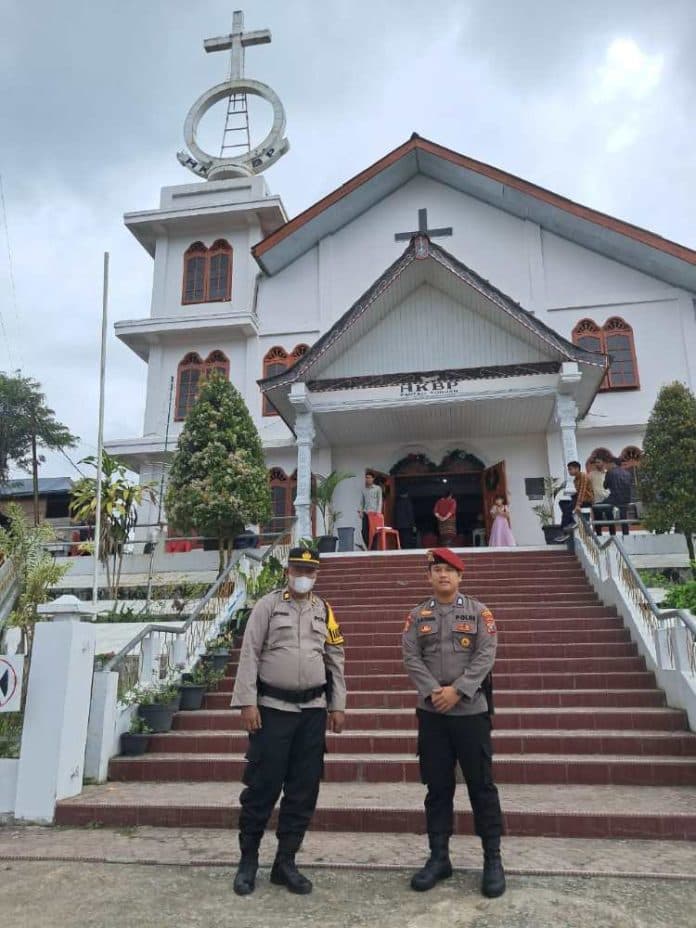 polres_taput_kerahkan_161_personel_untuk_amankan_ibadah_natal_2024