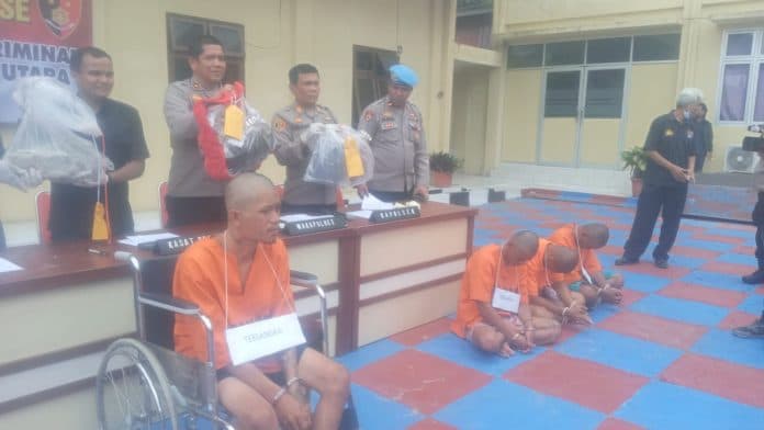 polres_taput_tetapkan_4_tersangka_kasus_penganiayaan_di_siborongborong
