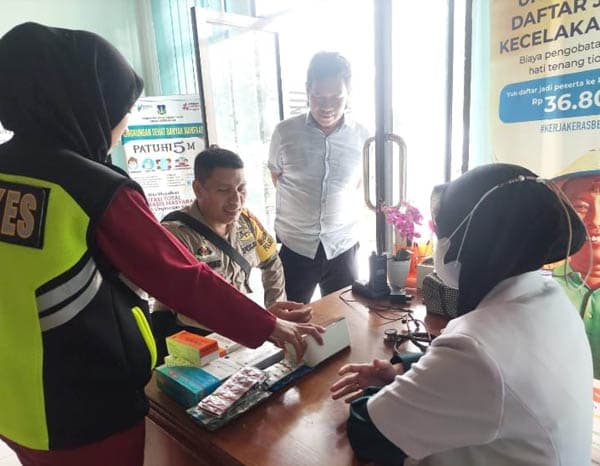 polres_tebing_tinggi_bagikan_suplemen_ke_anggota_dan_ppk_di_2_kecamatan