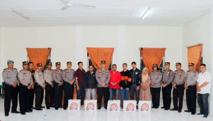 polres_tebing_tinggi_bantu_korban_kebakaran_di_pajak_mini