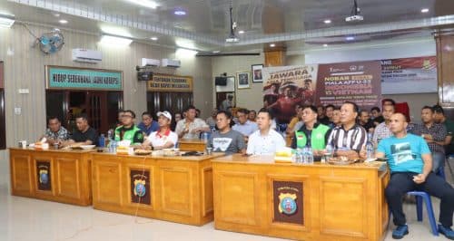 polres_tebing_tinggi_gelar_nobar_laga_final_piala_aff_u_23_bersama_komunitas_betor_dan_ojol
