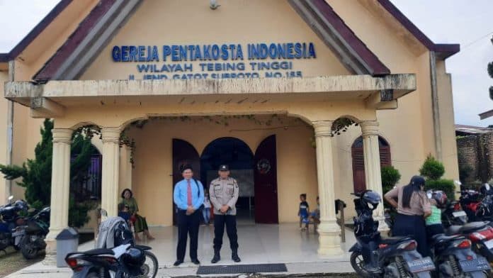 polres_tebing_tinggi_imbau_jemaat_tidak_gunakan_aksesoris_berlebihan