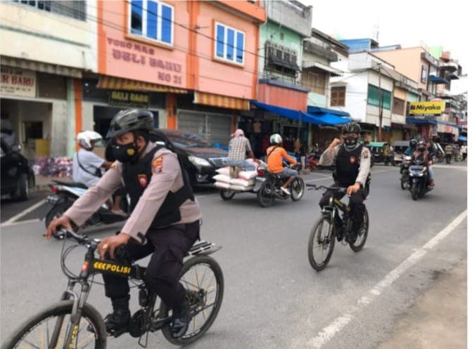 polres_tebing_tinggi_imbau_warga_tak_pakai_perhiasan_berlebihan_saat_belanja_ke_pasar
