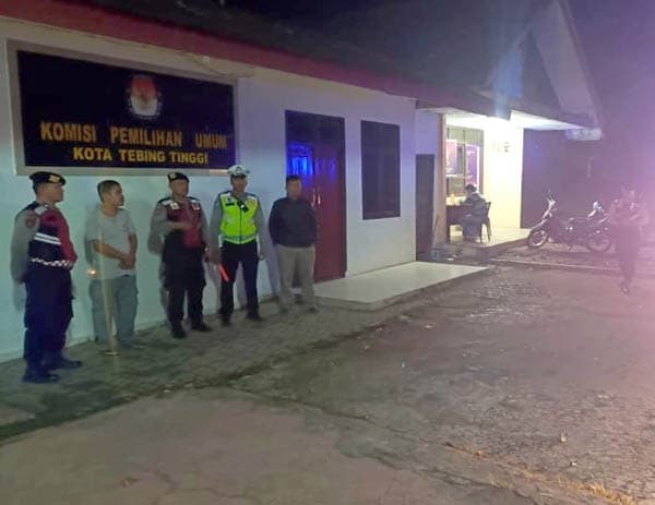 polres_tebing_tinggi_intensifkan_patroli_dan_penjagaan_di_kantor_kpu_dan_bawaslu