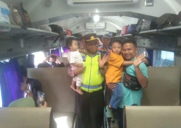 polres_tebing_tinggi_lakukan_pengamanan_keberangkatan_kereta_api
