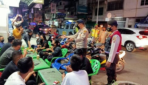 polres_tebing_tinggi_patroli_gabungan_mengimbau_masyarakat_patuhi_prokes