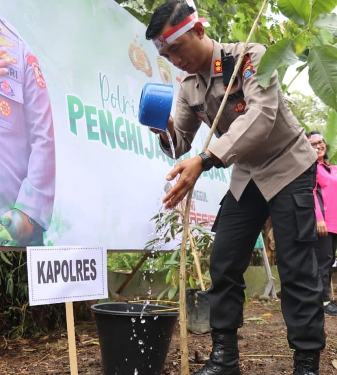 polres_tebing_tinggi_pilih_tanam_pohon_buah_buahan