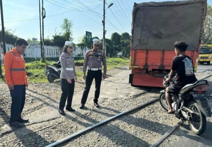 polres_tebing_tinggi_siapkan_pengamanan_khusus_jalur_logistik_f1h2o