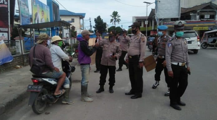 polres_toba_ajak_warga_patuhi_prokes