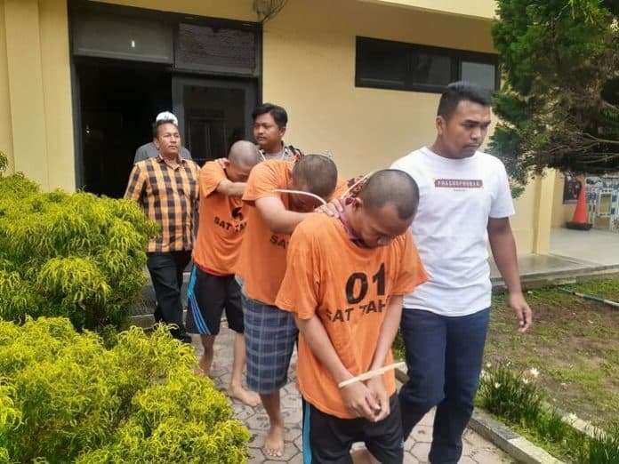 polres_toba_dan_polda_sumut_ringkus_tiga_warga_sumsel_pencuri_dana_desa