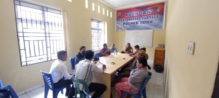 polres_toba_tempuh_restorative_justice_kasus_penganiayaan