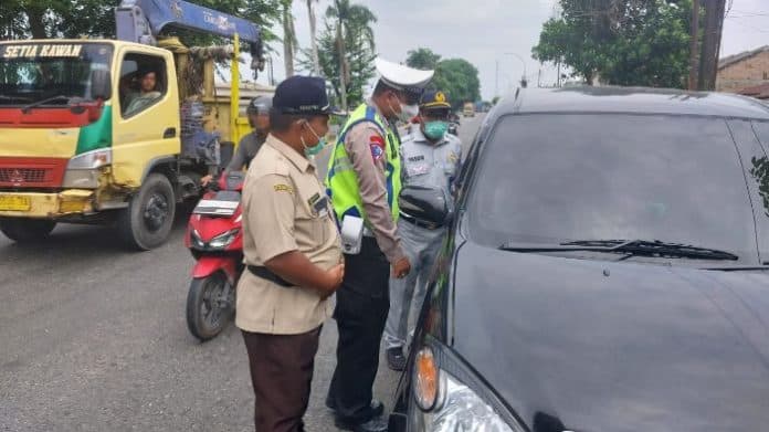 polresta_deli_serdang_dan_samsat_lubuk_pakam_razia_pajak_kendaraan