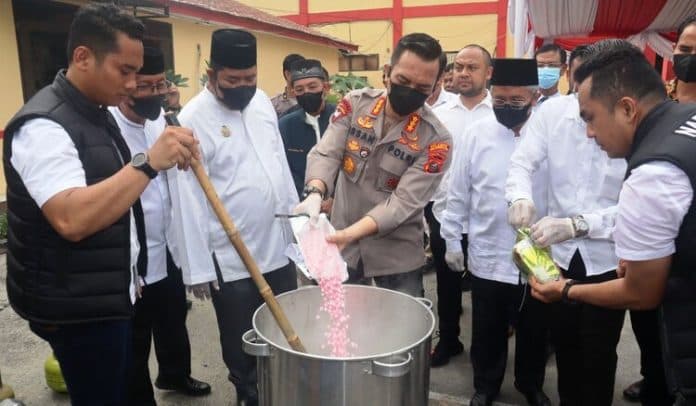 polresta_deli_serdang_musnahkan_narkoba_hasil_tangkapan_januari_juni_2023