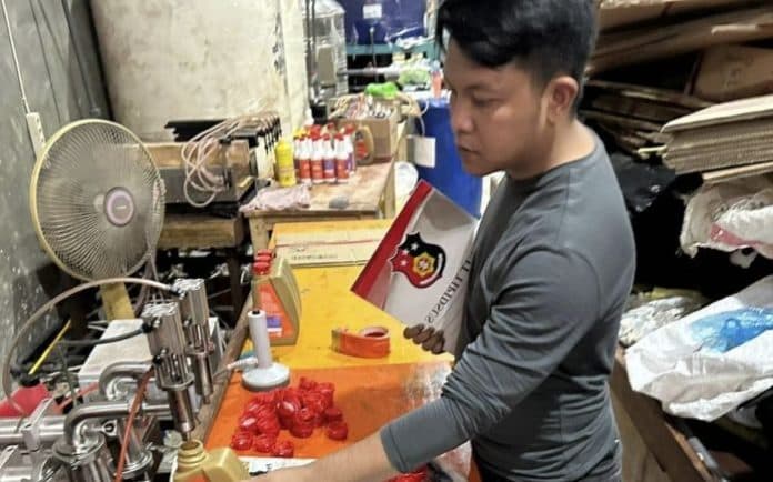 polrestabes_medan_bongkar_pabrik_oli_ilegal_di_kawasan_deli_serdang