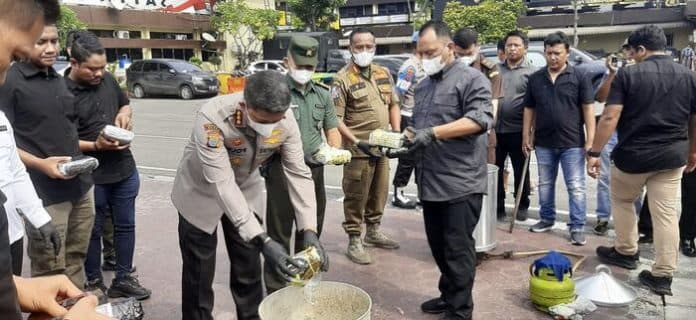 polrestabes_medan_musnahkan_171_kg_sabu_dan_110_butir_erimin