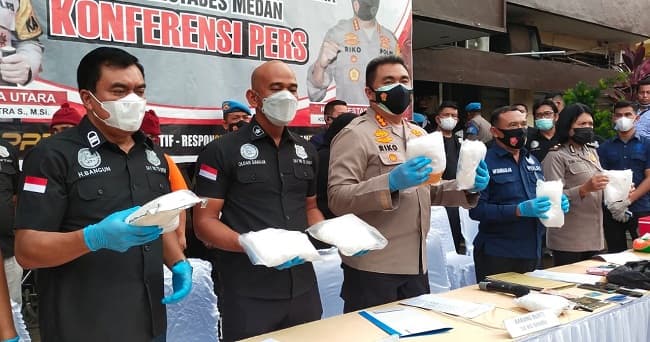 polrestabes_medan_ringkus_pasutri_kurir_10_kg_sabu