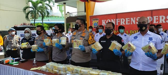 polrestabes_medan_sita_4375_kg_sabu_dan_amankan_4_kurir_jaringan_internasional