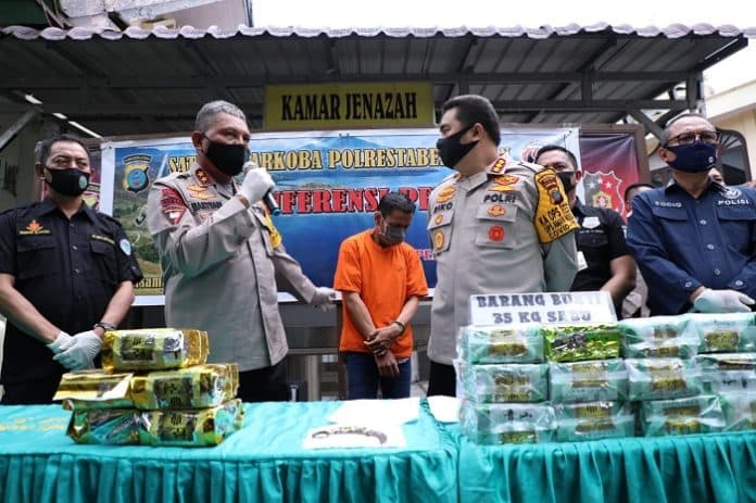 polrestabes_medan_ungkap_upaya_penyeludupan_35_kg_sabu_satu_pelaku_ditembak_mati