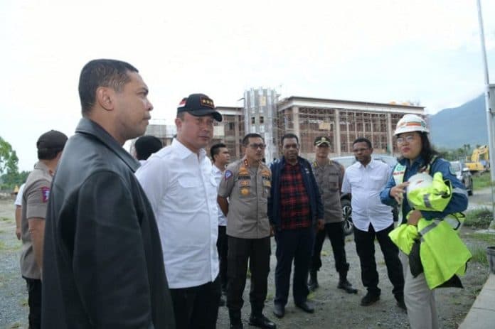 polri_berkumpul_saat_pandemi_covid_19_akan_dibubarkan