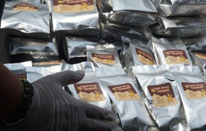 polri_gerebek_pabrik_narkoba_produksi_keripik_pisang_dan_happy_water