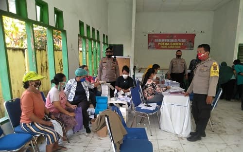polsek_bandar_khalifah_monitoring_vaksinasi_di_aula_kantor_camat