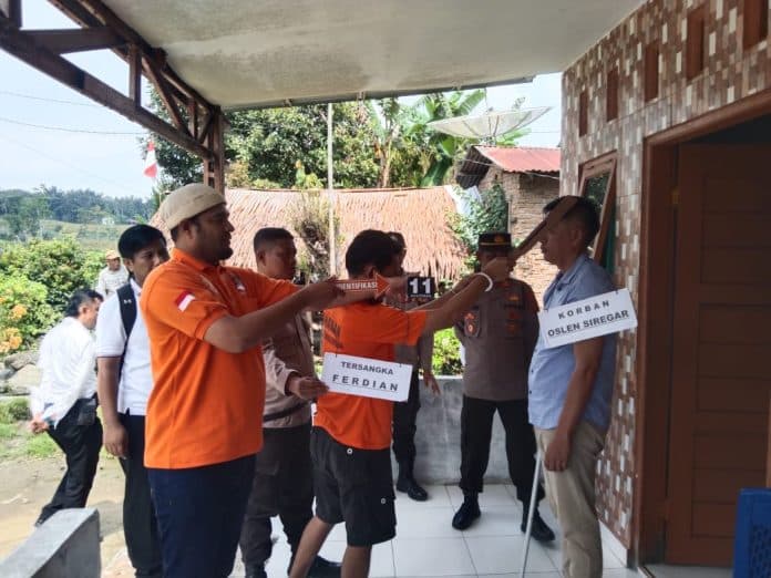 polsek_bangun_gelar_rekonstruksi_pembunuhan_tragis_di_silau_malaha