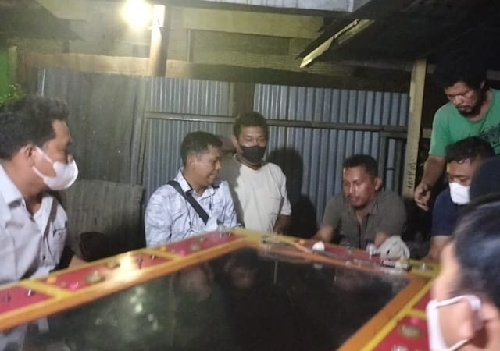 polsek_delitua_amankan_dua_mesin_judi_dari_komplek_berlian_sari