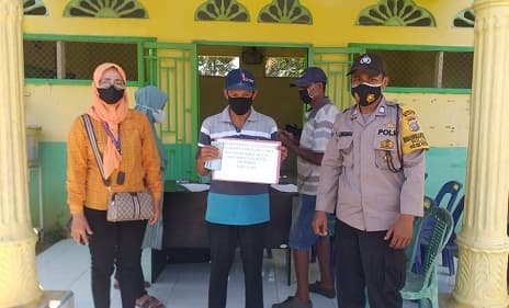 polsek_dolok_merawan_monitoring_pembagian_blt_di_desa_pabatu_vi