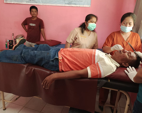 polsek_dolok_panribuan_didesak_tahan_2_pelaku_penganiayaan