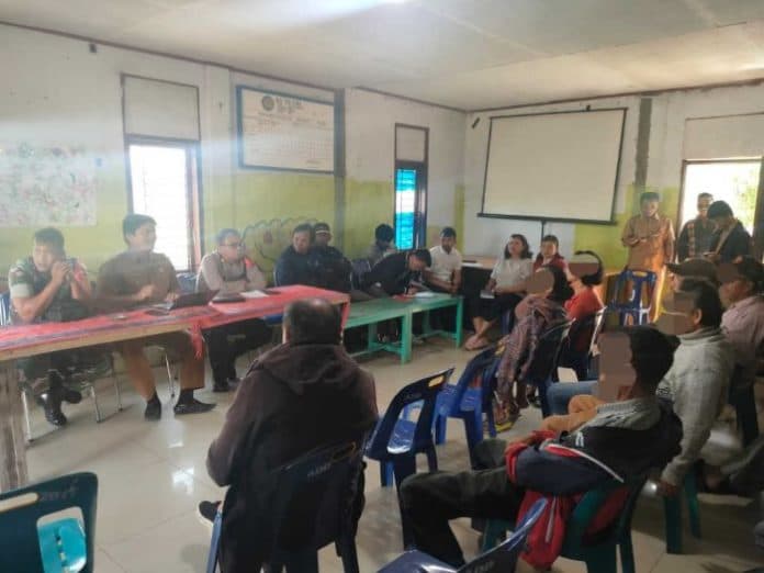 polsek_harian_mediasi_permasalahan_perusakan_jalan_di_desa_hariarapintu