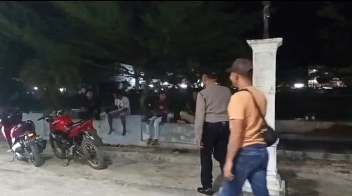 polsek_indrapura_bubarkan_remaja_yang_hendak_balap_liar