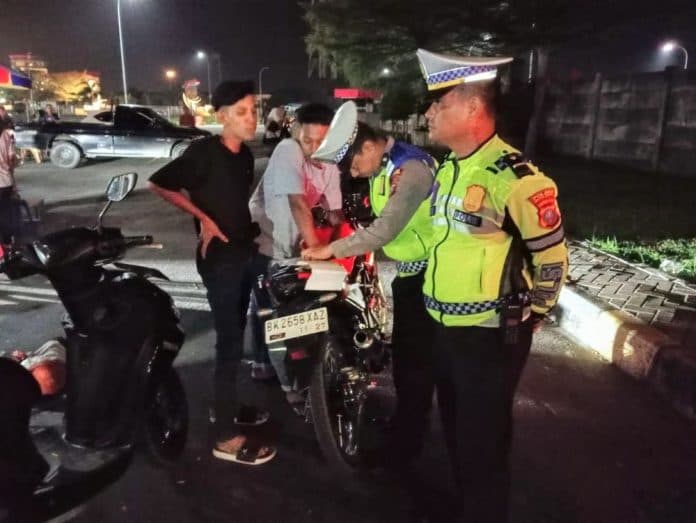 polsek_indrapura_dan_satlantas_batu_bara_jaring_puluhan_motor_yang_gunakan_knalpot_brong